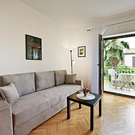 Apartments Mina 波雷奇 客房 照片